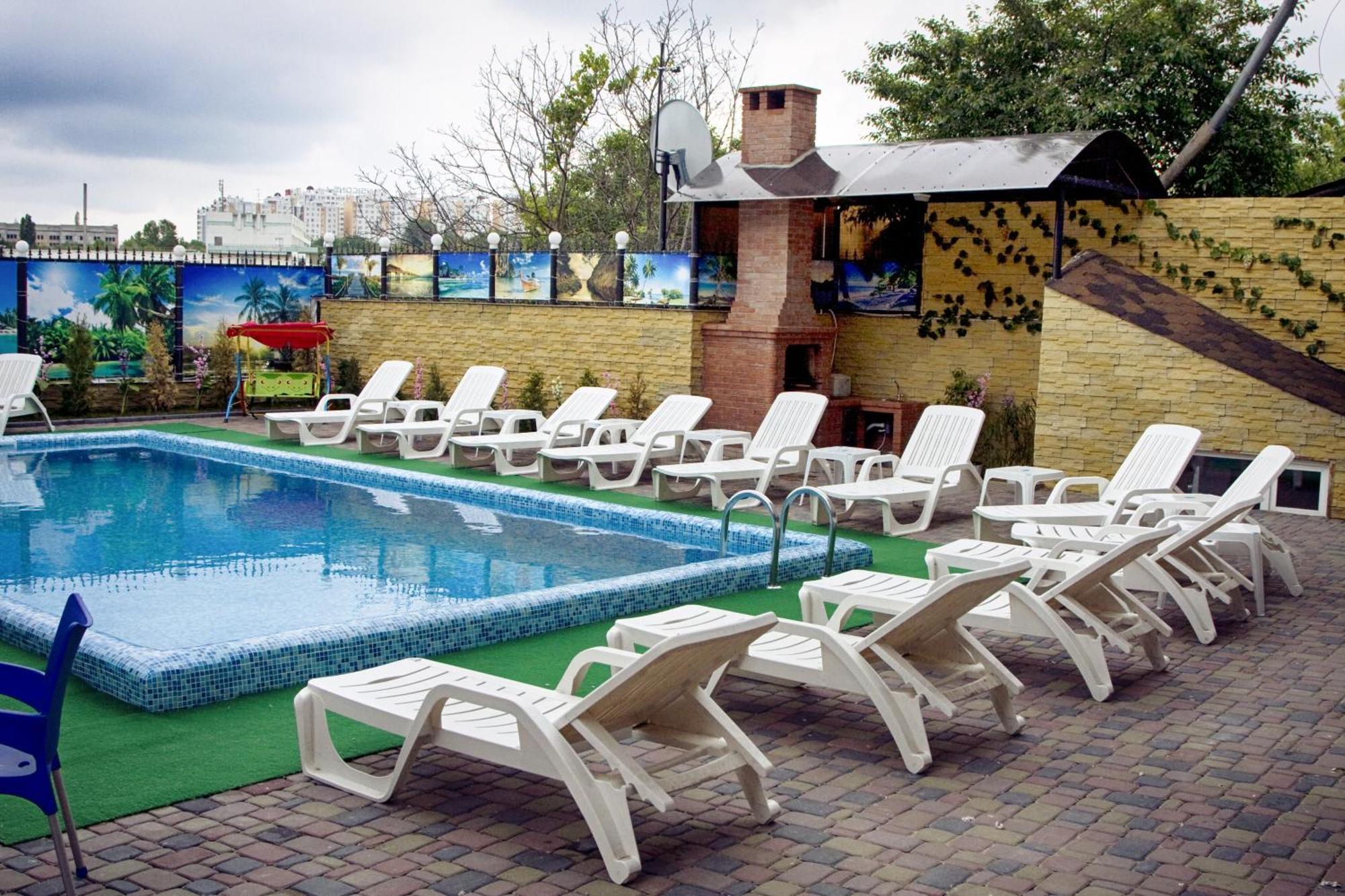 Lolo Hotel Chisinau Exterior photo