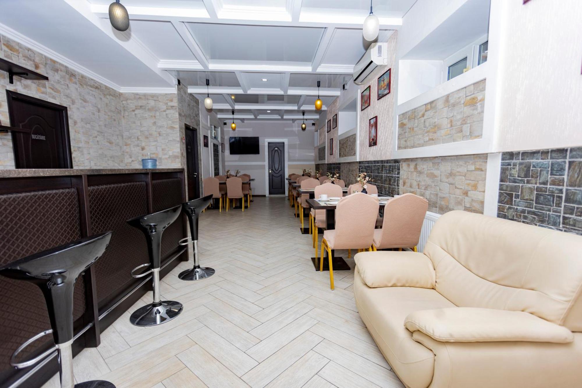 Lolo Hotel Chisinau Exterior photo